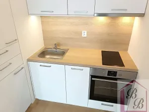 Prodej bytu 1+kk, Praha - Háje, Hlavatého, 27 m2