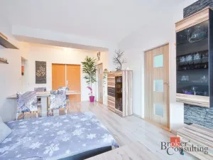 Prodej bytu 4+1, Aš, Skřivánčí, 75 m2