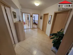 Pronájem bytu 4+1, Praha - Hostavice, Nežárská, 95 m2