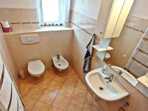 Pronájem bytu 4+1, Praha - Hostavice, Nežárská, 95 m2