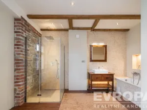 Prodej komerční nemovitosti, Vrchlabí, Pražská, 1800 m2