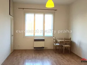Pronájem bytu 1+kk, Praha - Vršovice, Novgorodská, 30 m2