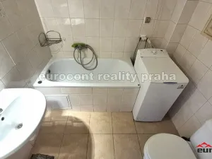 Pronájem bytu 1+kk, Praha - Vršovice, Novgorodská, 30 m2
