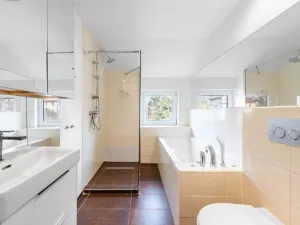 Pronájem rodinného domu, Praha - Kobylisy, Sedlecká, 200 m2