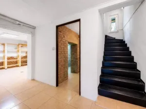 Pronájem rodinného domu, Praha - Kobylisy, Sedlecká, 200 m2