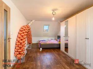 Prodej rodinného domu, Koloveč, nám. Svobody, 160 m2