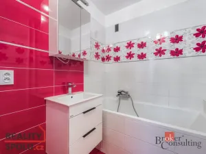 Prodej bytu 3+1, Plzeň - Doubravka, Železničářská, 77 m2