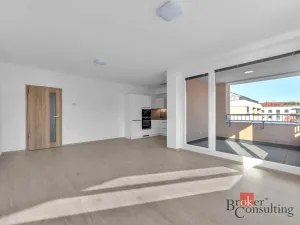 Pronájem bytu 2+kk, Hradec Králové - Třebeš, Pod Svahem, 64 m2