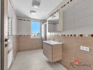 Pronájem bytu 2+kk, Hradec Králové - Třebeš, Pod Svahem, 64 m2