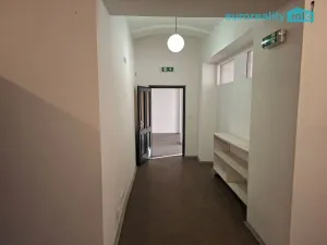 Pronájem restaurace, Žandov, Náměstí, 200 m2