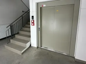 Pronájem výrobních prostor, Praha - Hostivař, K pérovně, 1100 m2