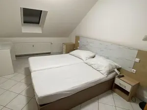Pronájem bytu 2+kk, Praha - Smíchov, U Santošky, 55 m2