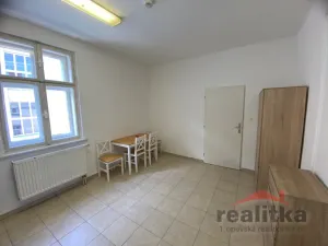 Pronájem bytu 2+kk, Opava - Předměstí, Komárovská, 33 m2