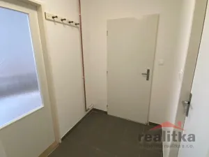 Pronájem bytu 2+kk, Opava - Předměstí, Komárovská, 33 m2