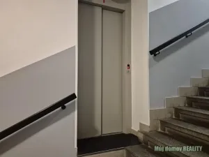 Pronájem bytu 1+1, Praha - Holešovice, Osadní, 38 m2