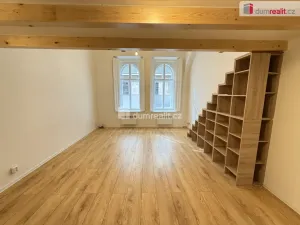 Pronájem bytu 1+kk, Praha - Smíchov, Na Valentince, 48 m2