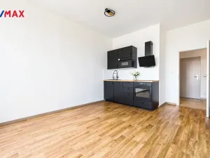 Pronájem bytu 1+kk, Praha - Dolní Počernice, Černodolská, 39 m2