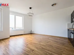 Pronájem bytu 1+kk, Praha - Dolní Počernice, Černodolská, 39 m2