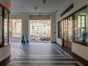 Prodej obchodního prostoru, Karlovy Vary, Divadelní náměstí, 52 m2
