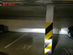 Pronájem garážového stání, Praha - Smíchov, Randova, 15 m2