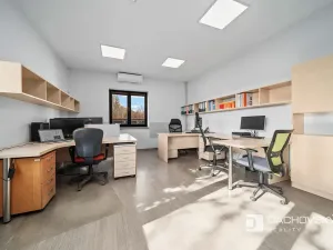 Prodej obchodního prostoru, Pardubice, K Dolíčku, 374 m2