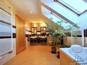 Prodej rodinného domu, Hradečno, 340 m2