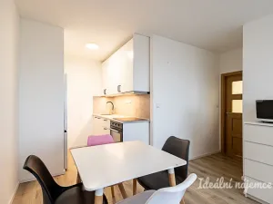 Pronájem bytu 2+kk, Praha, Zelenohorská, 43 m2