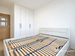 Pronájem bytu 2+kk, Praha, Zelenohorská, 43 m2