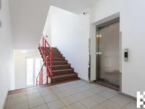 Prodej bytu 2+kk, Praha - Kyje, Pelušková, 41 m2