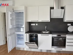 Pronájem bytu 1+kk, Znojmo, Jarošova, 33 m2