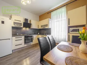 Prodej bytu 1+1, Karlovy Vary, Jabloňová, 38 m2