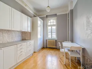 Prodej bytu 2+1, Opava - Předměstí, Komenského, 81 m2