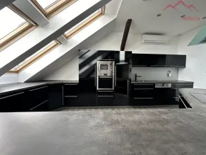 Pronájem atypického bytu, Chomutov, 28. října, 160 m2