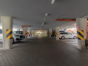 Pronájem garážového stání, Praha - Letňany, Pavla Beneše, 13 m2