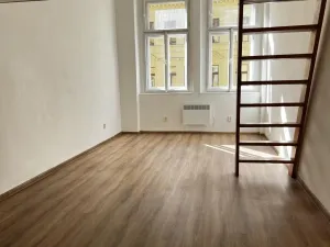 Pronájem bytu 2+kk, Praha - Nusle, Svatoslavova, 40 m2