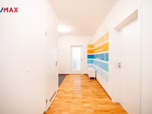 Pronájem kanceláře, Praha - Vysočany, Pechmanových, 91 m2