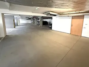 Pronájem garážového stání, Brno, Říčanská, 13 m2