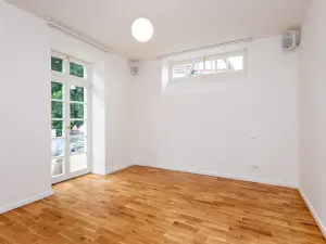 Pronájem bytu 1+kk, Praha - Malešice, Strnadova, 32 m2