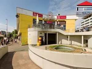 Pronájem obchodního prostoru, Praha - Kobylisy, Klapkova, 467 m2