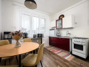 Prodej bytu 3+1, Pardubice - Zelené Předměstí, Benešovo náměstí, 73 m2