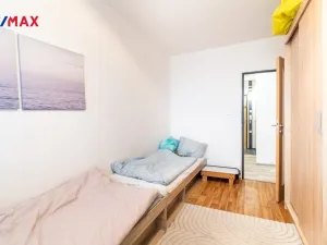 Pronájem bytu 2+kk, Praha - Petrovice, Lessnerova, 43 m2