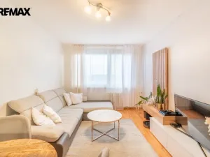 Pronájem bytu 2+kk, Praha - Petrovice, Lessnerova, 43 m2