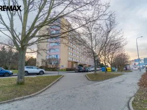 Pronájem bytu 2+kk, Praha - Petrovice, Lessnerova, 43 m2