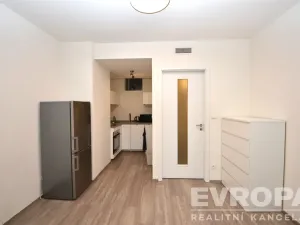 Pronájem bytu 1+kk, Praha - Košíře, Hlaváčkova, 33 m2