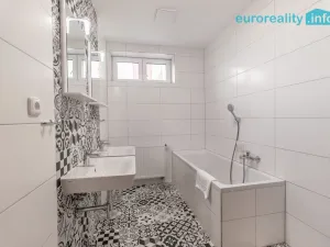 Pronájem bytu 2+1, Mladá Boleslav, náměstí Míru, 73 m2