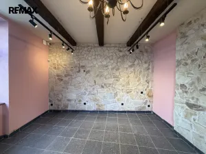 Pronájem obchodního prostoru, Karlovy Vary, Hynaisova, 42 m2