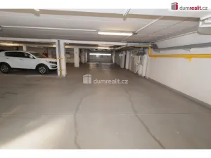 Pronájem garáže, Praha - Žižkov, V kapslovně, 12 m2