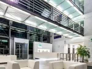 Pronájem obchodního prostoru, Praha - Dejvice, Evropská, 408 m2