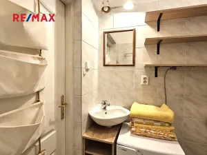 Pronájem bytu 2+kk, Praha - Břevnov, U Ladronky, 50 m2