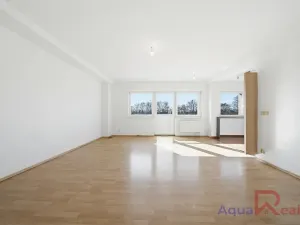 Prodej bytu 3+kk, Karlovy Vary, Okružní, 84 m2
